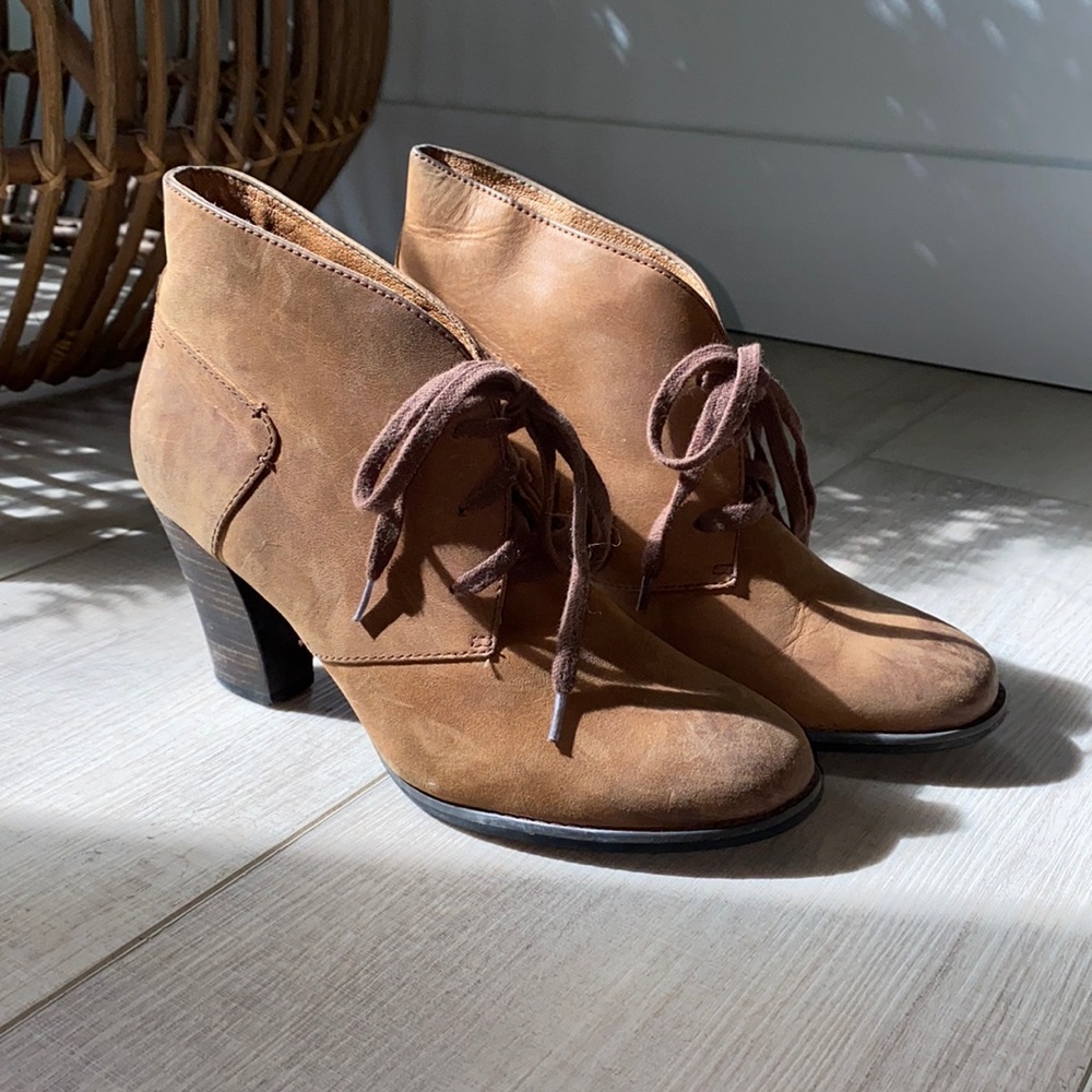 💯 LEATHER • CLARK • BOOTIES